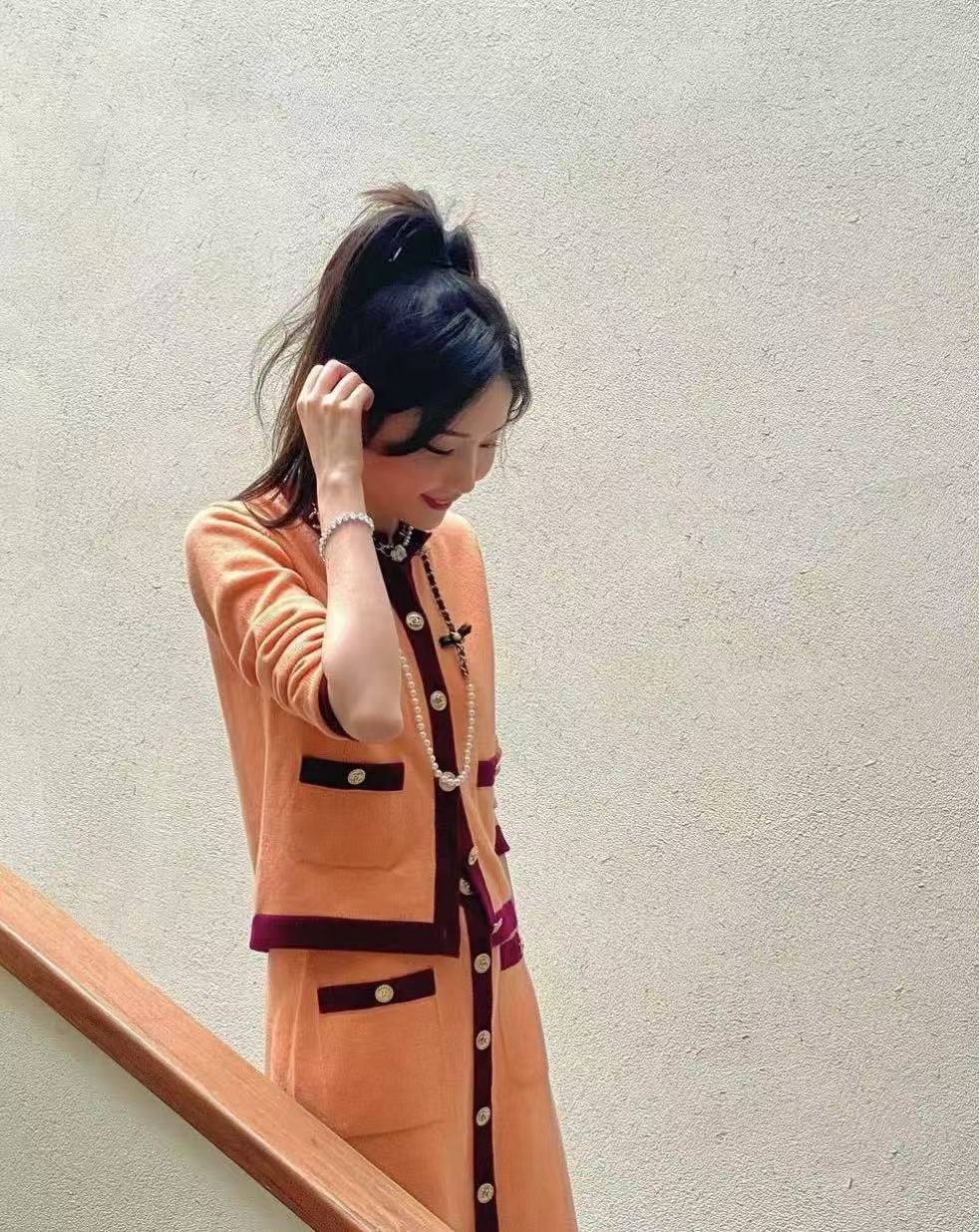 Chanel 2020A Early Autumn Color blocked Cashmere Set size: 38