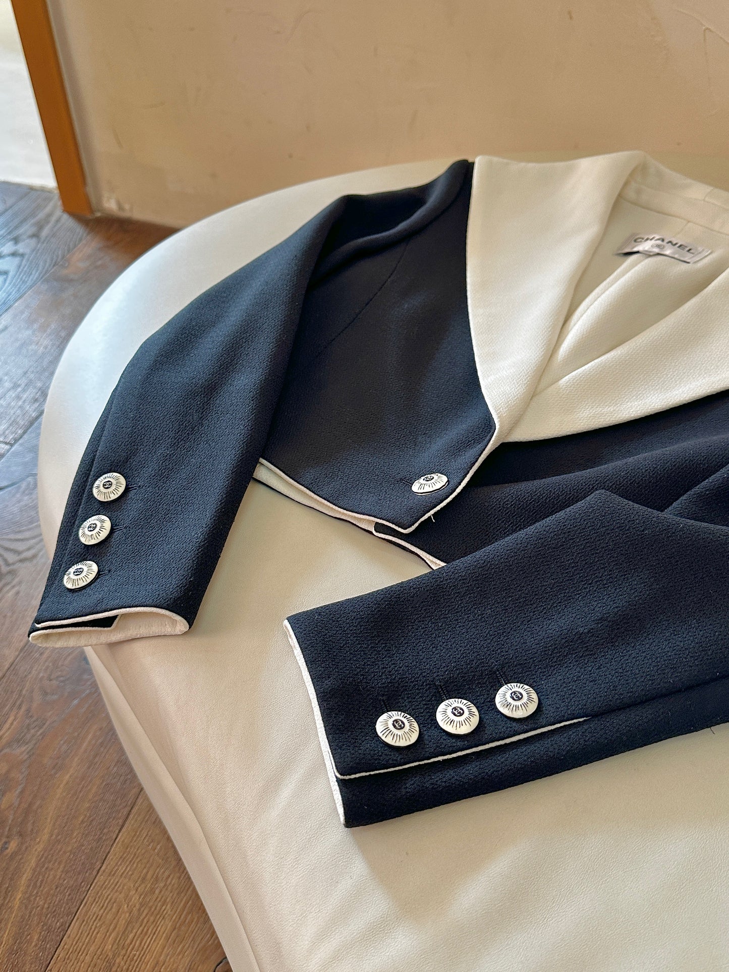 Chanel 2022 black and white suit jacket size:38
