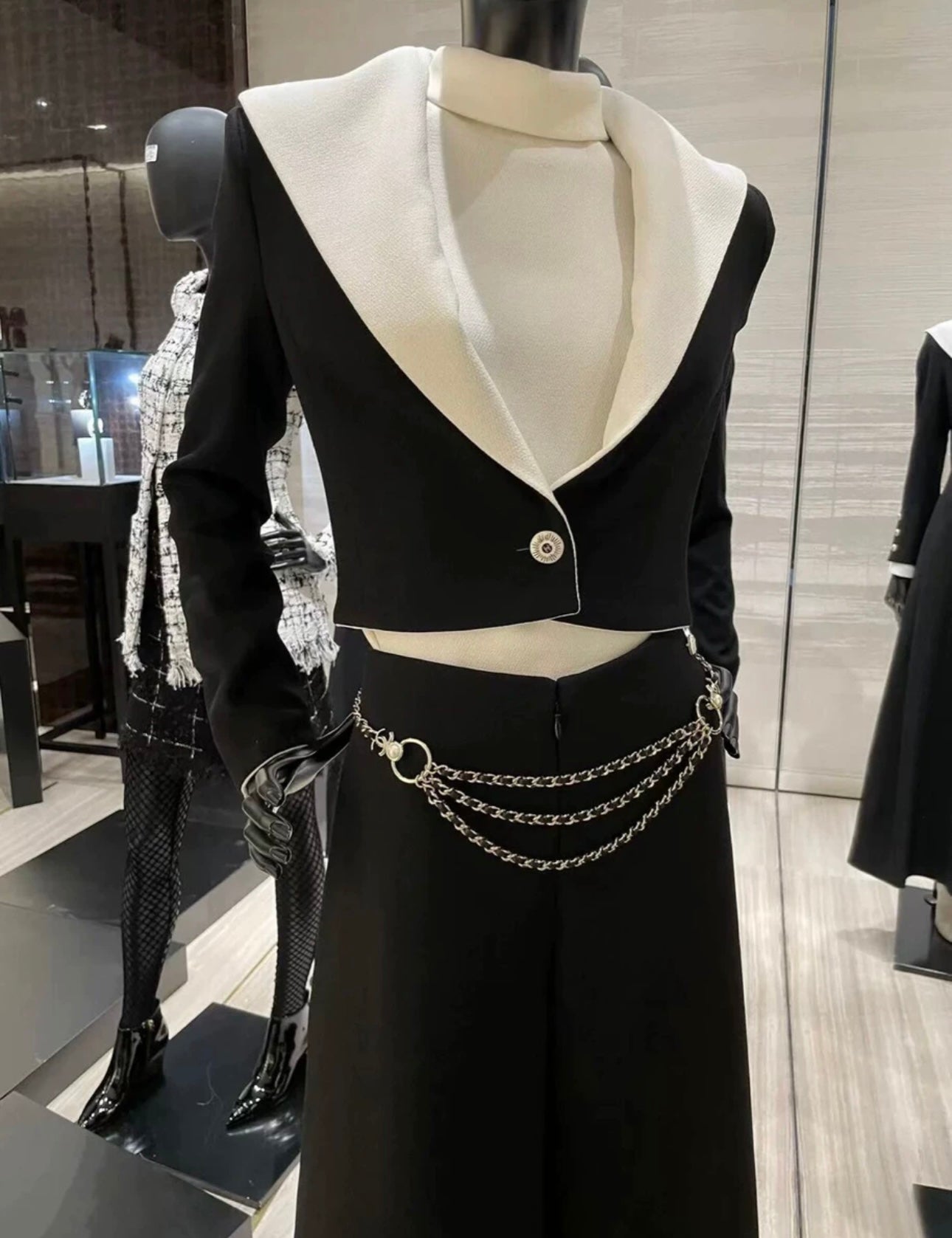 Chanel 2022 black and white suit jacket size:38