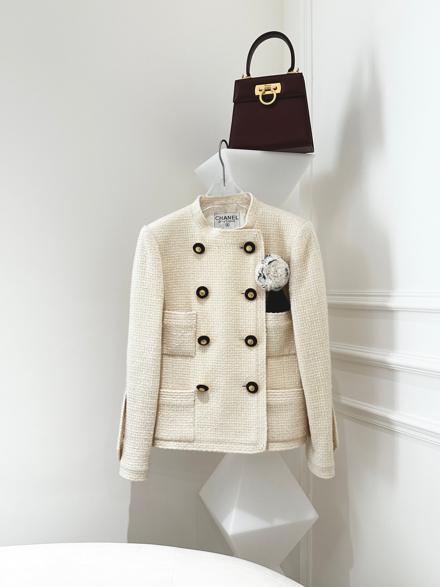 Chanel 80s fashion show off off off off white jacket Size: 36