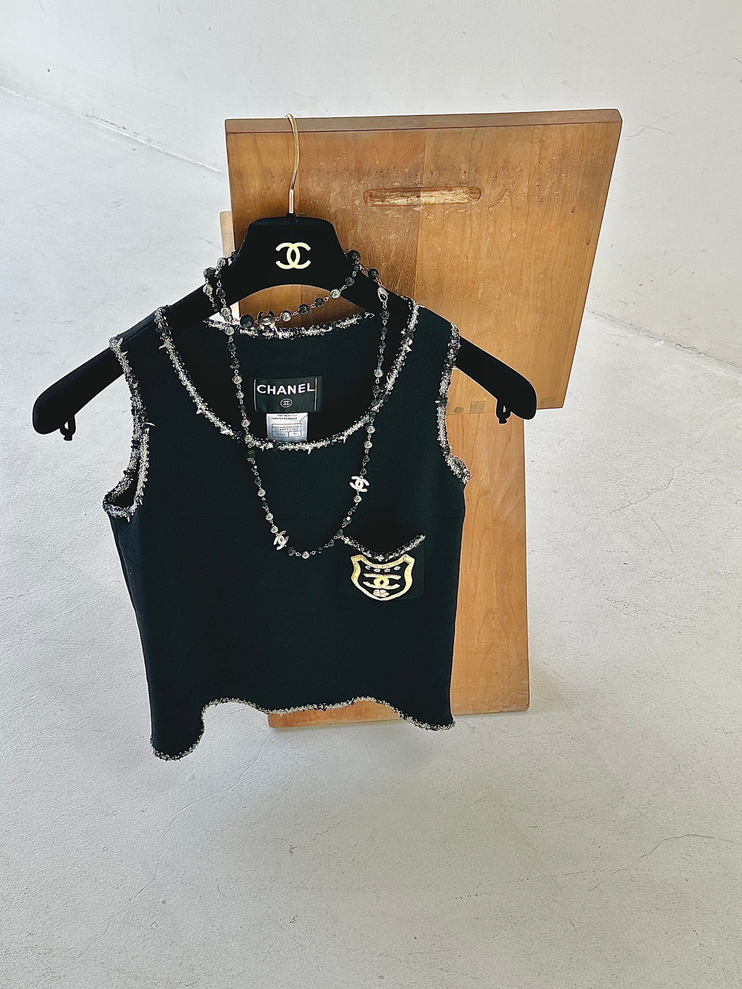 Chanel embroidered woolen vest size:38