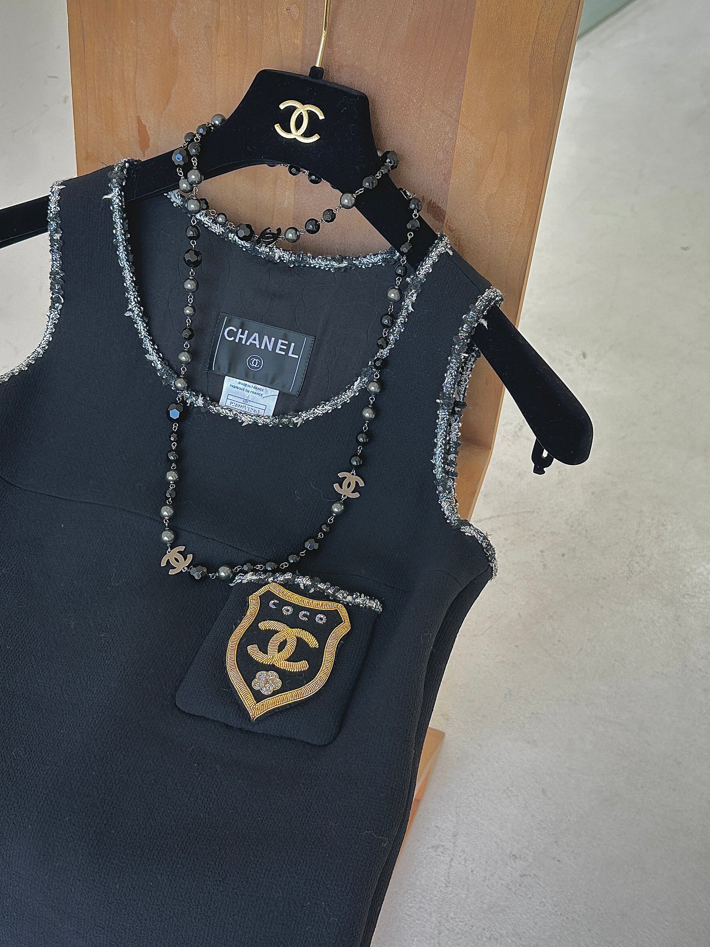 Chanel embroidered woolen vest size:38