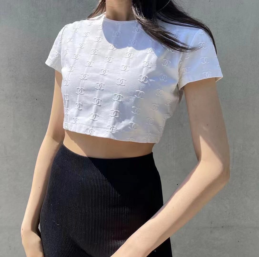 Chanel white embossed top Size:38