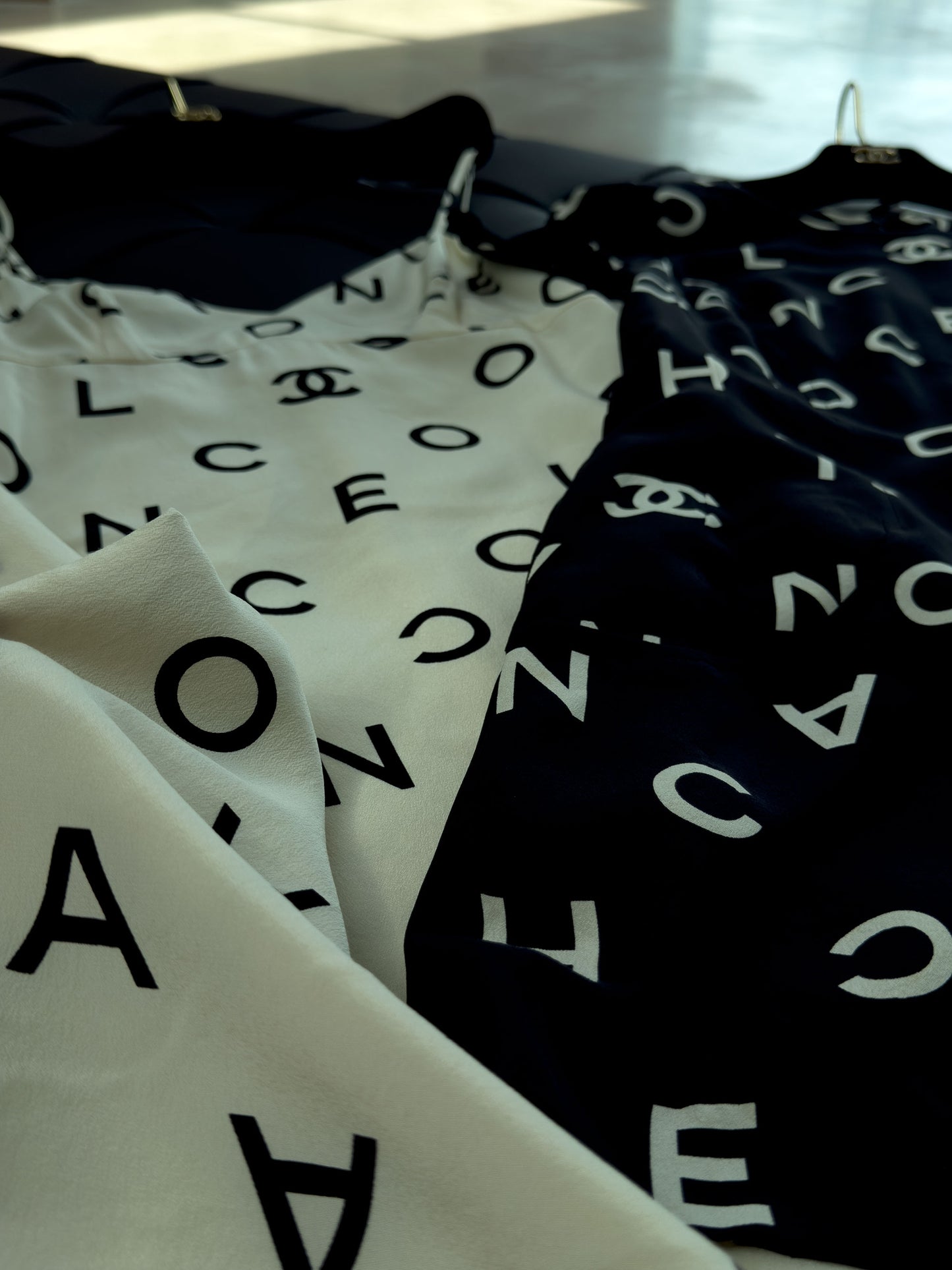 Chanel 90s silk dress with simple black and white color scheme Size:36