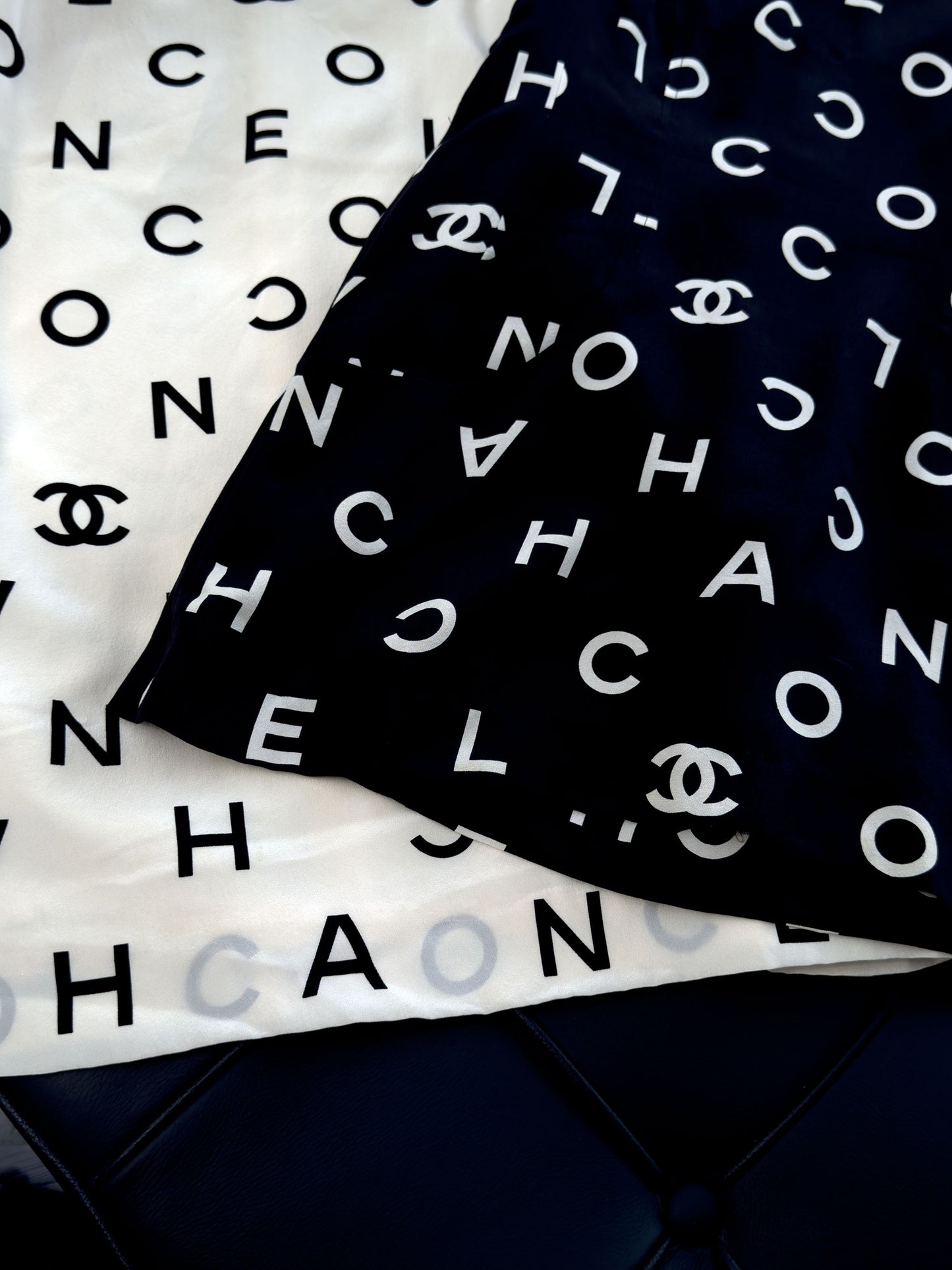 Chanel 90s silk dress with simple black and white color scheme Size:36