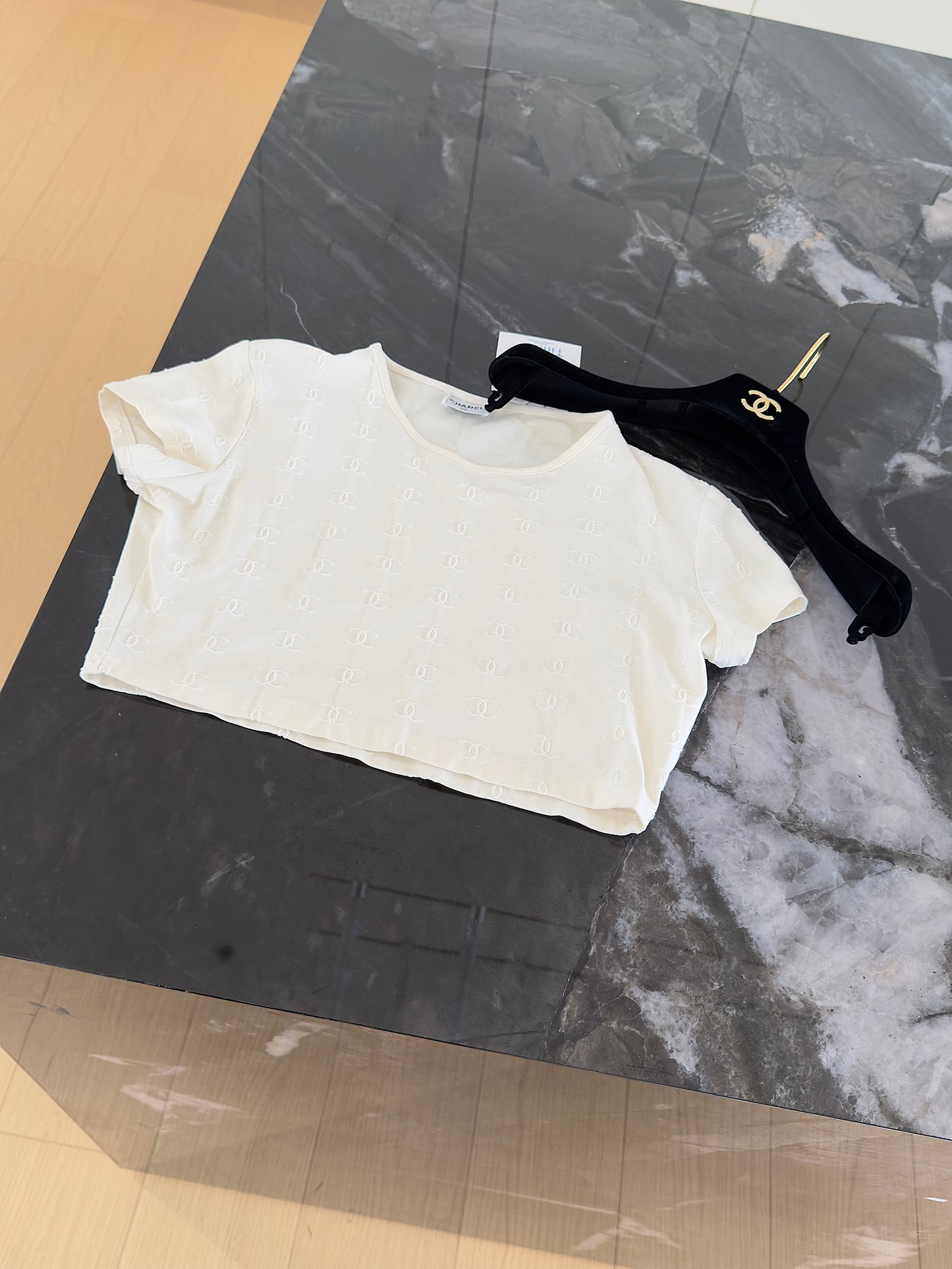 Chanel white embossed top Size:38
