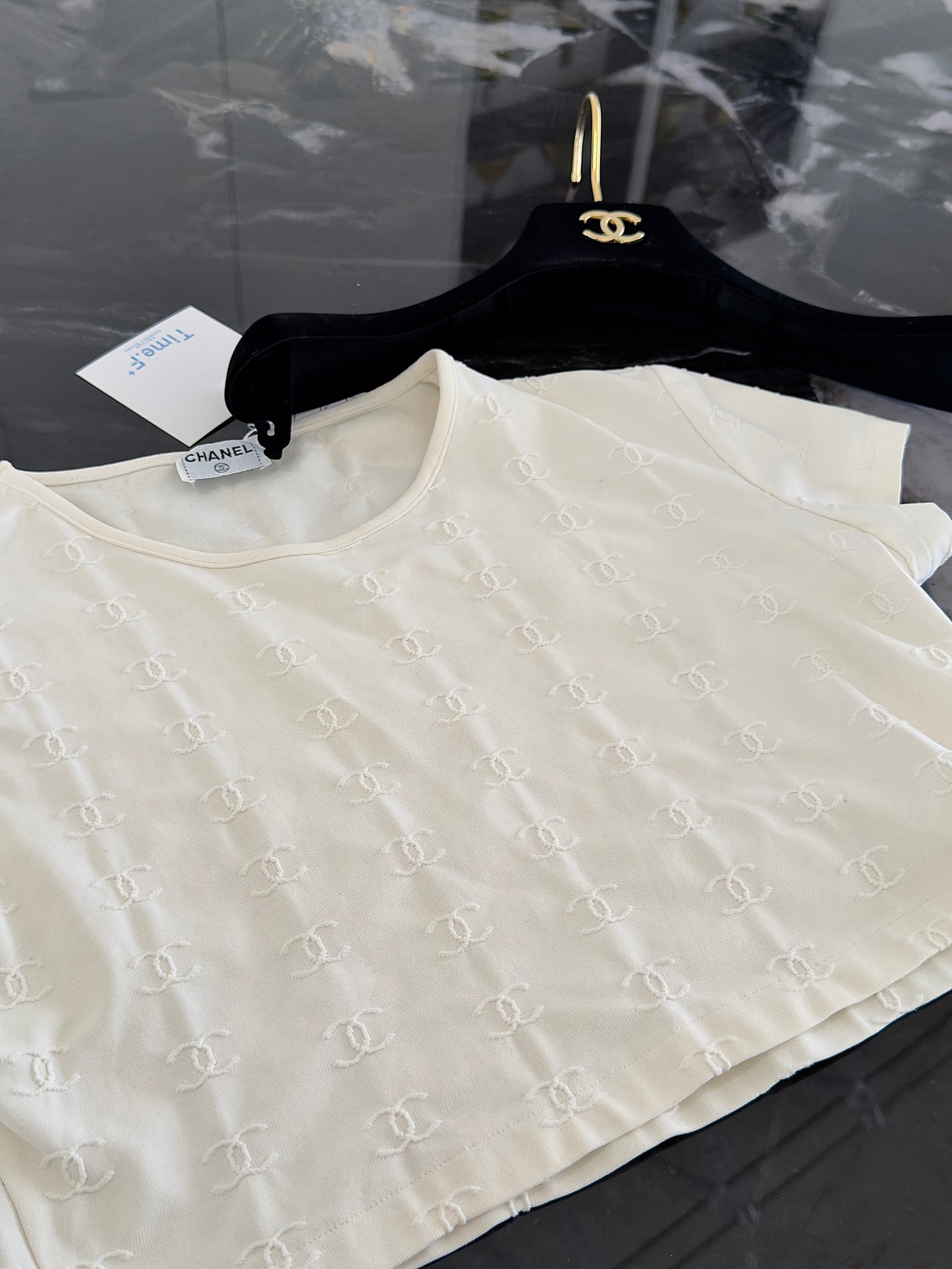 Chanel white embossed top Size:38