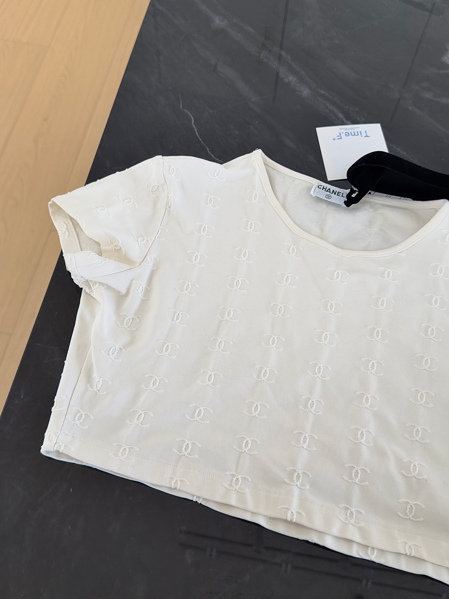 Chanel white embossed top Size:38