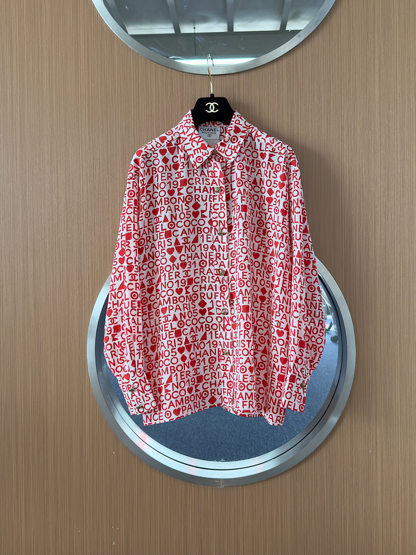 Chanel Letter graffiti Red silk shirt from the 1980s Size:38