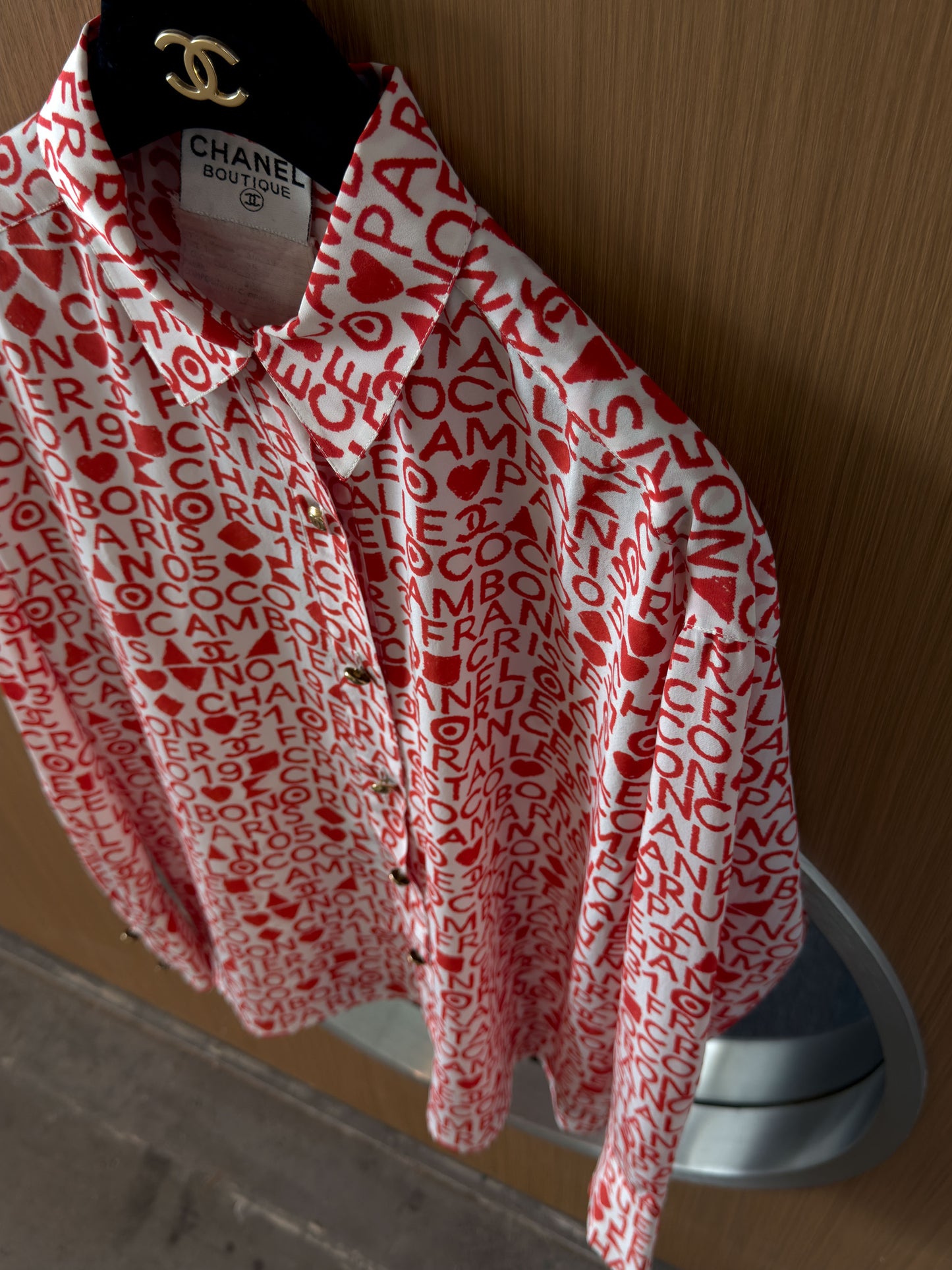 Chanel Letter graffiti Red silk shirt from the 1980s Size:38