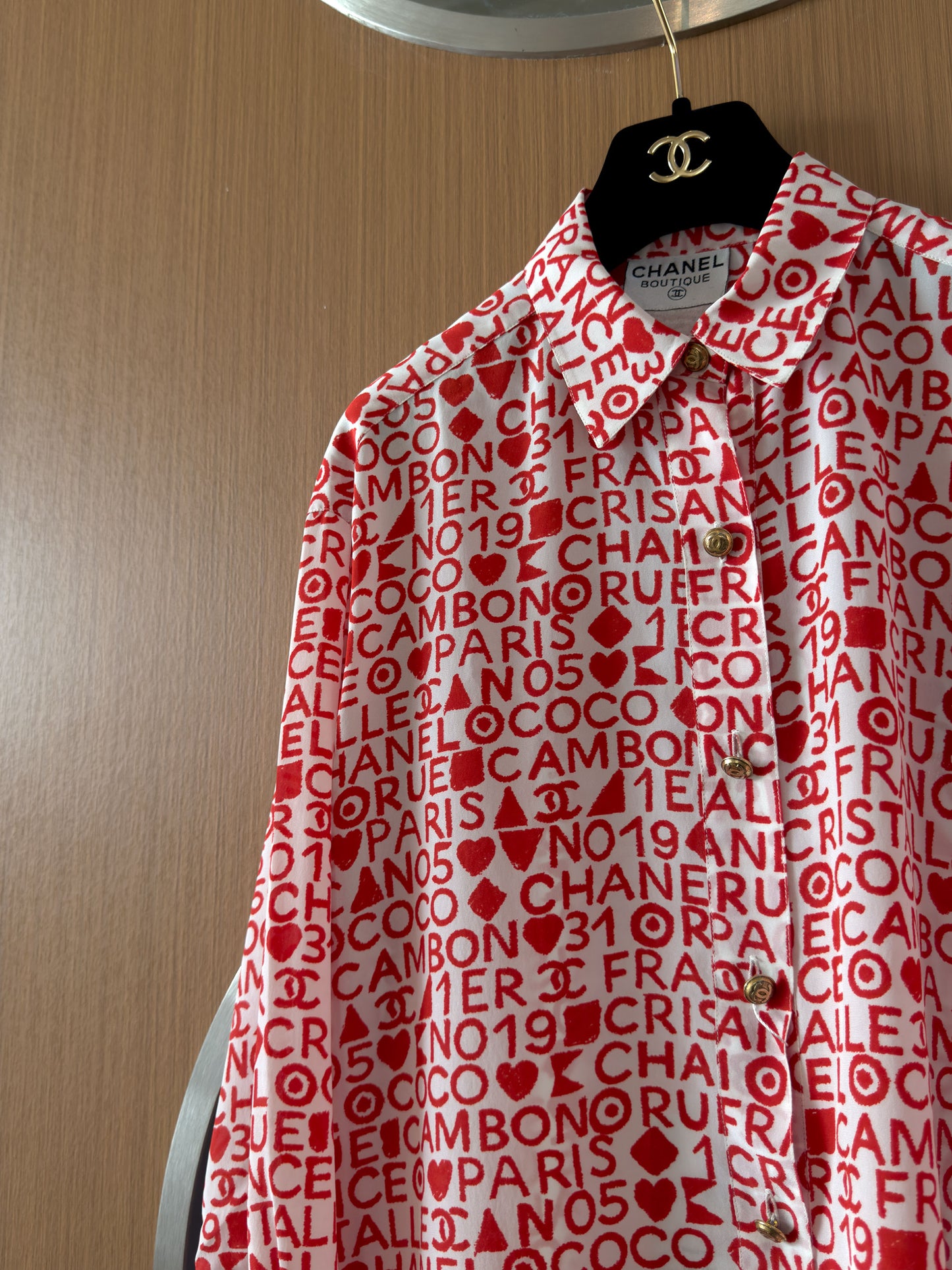 Chanel Letter graffiti Red silk shirt from the 1980s Size:38