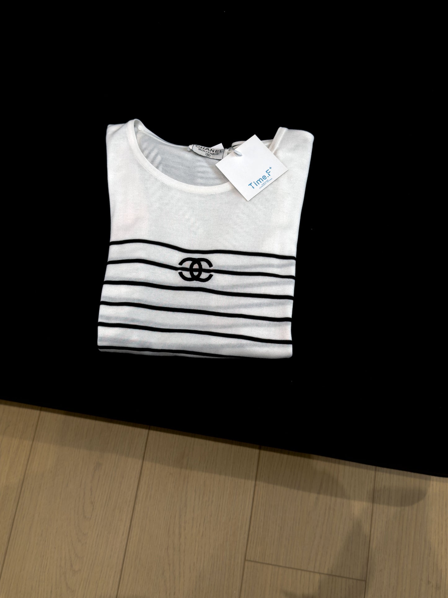 Chanel. White knitted short sleeved shirt Size:38