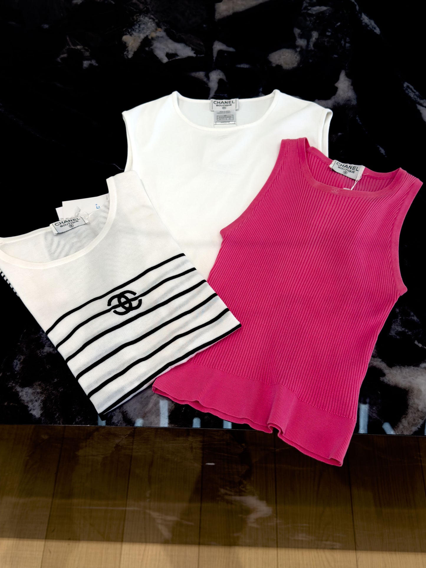 Chanel. White knitted short sleeved shirt Size:38