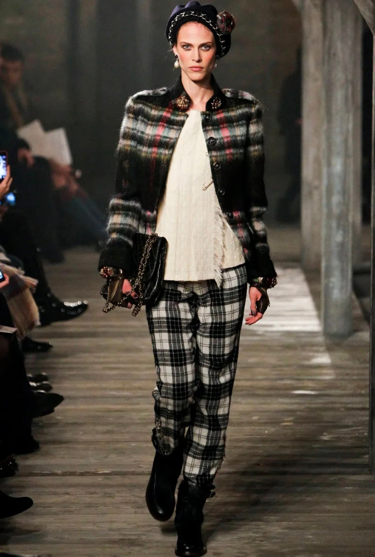 Chanel 2013 Edinburgh vest Size:34