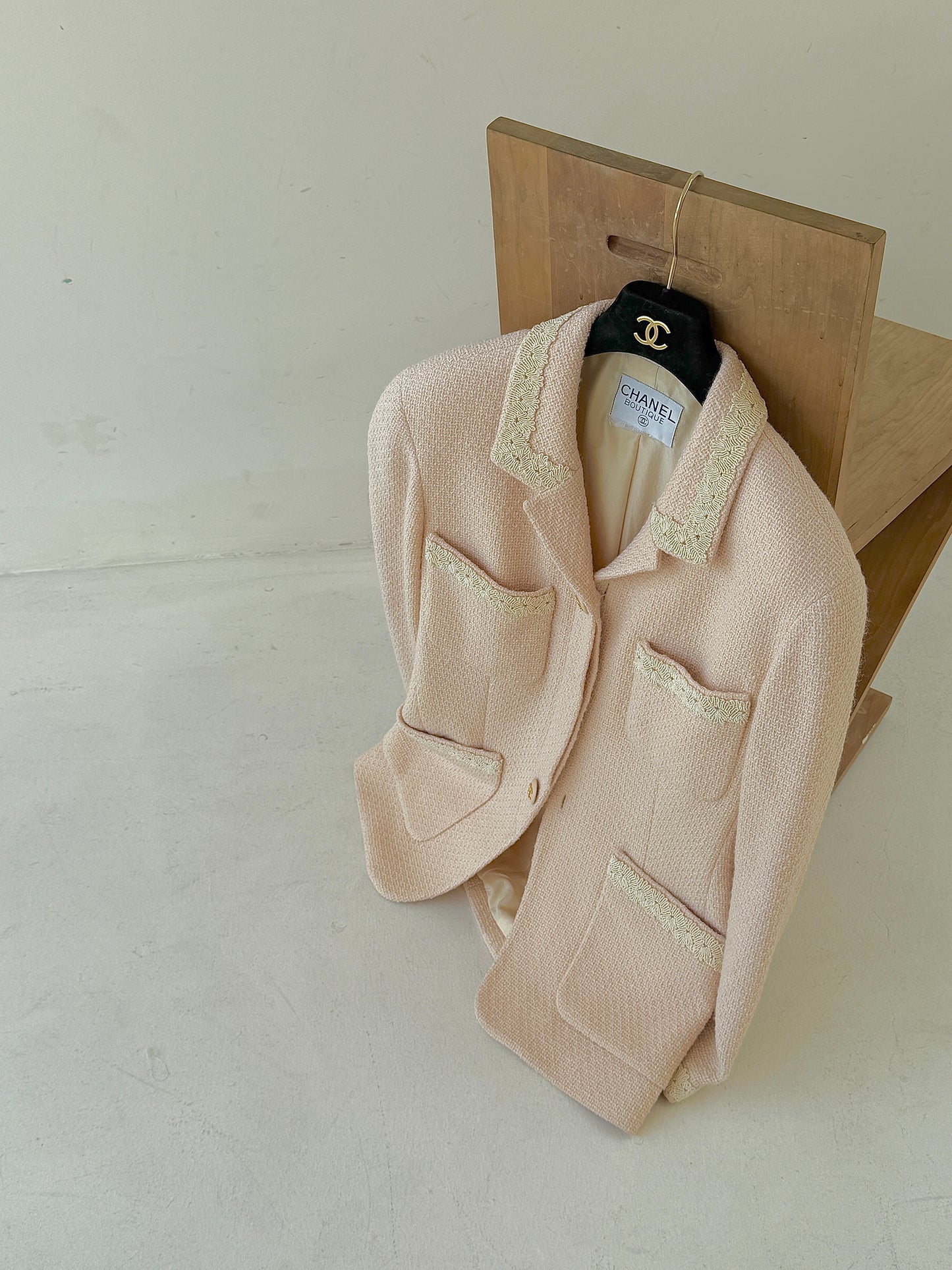 Chanel 1990s pink tweed suit Size:42