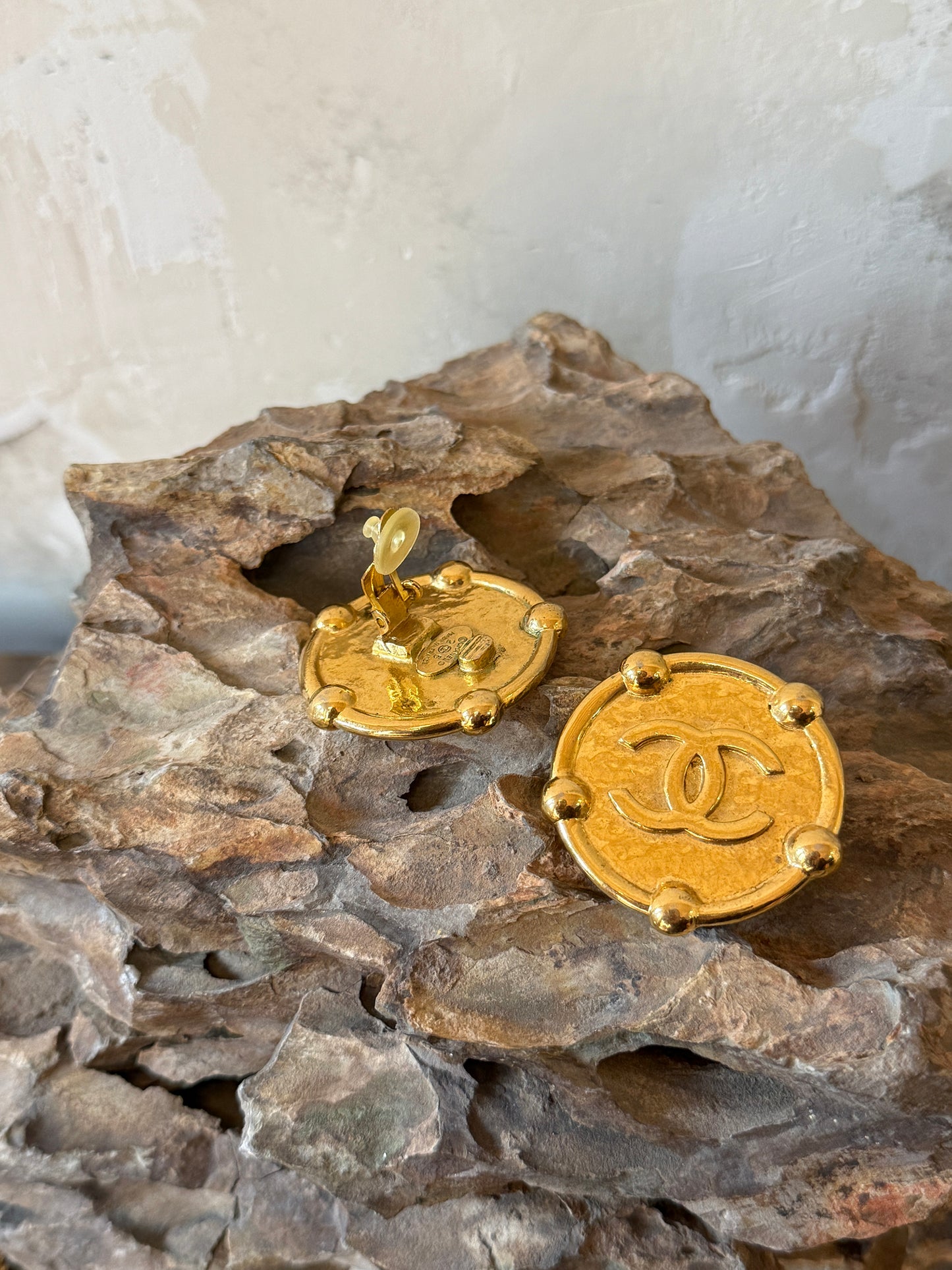 Chanel classic golden CC logo earclips