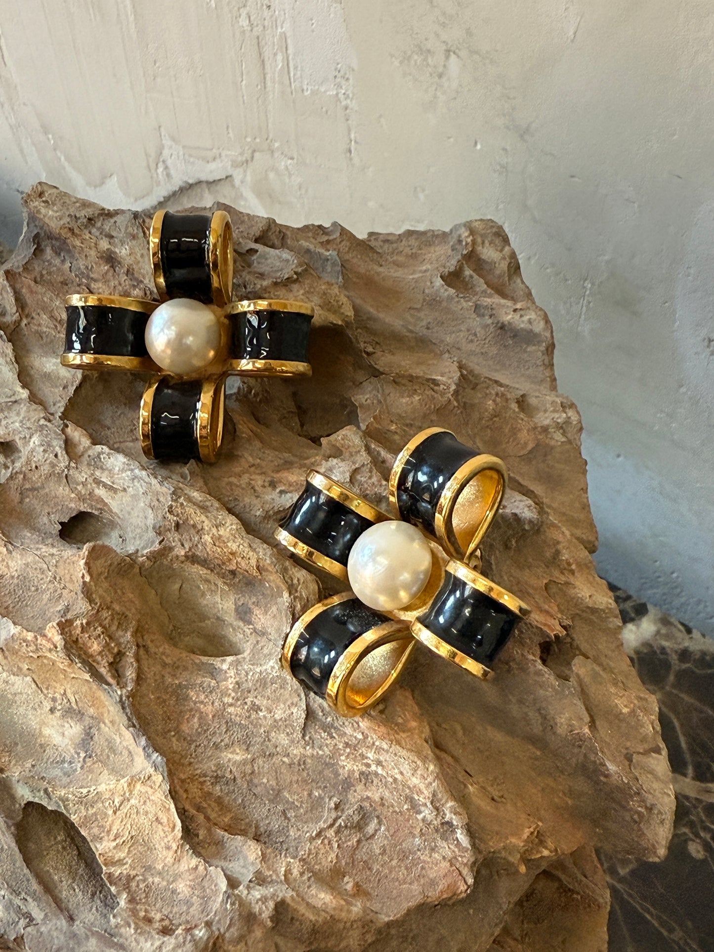 Chanel Classic Black Gold Enamel Pearl Cross Earclip