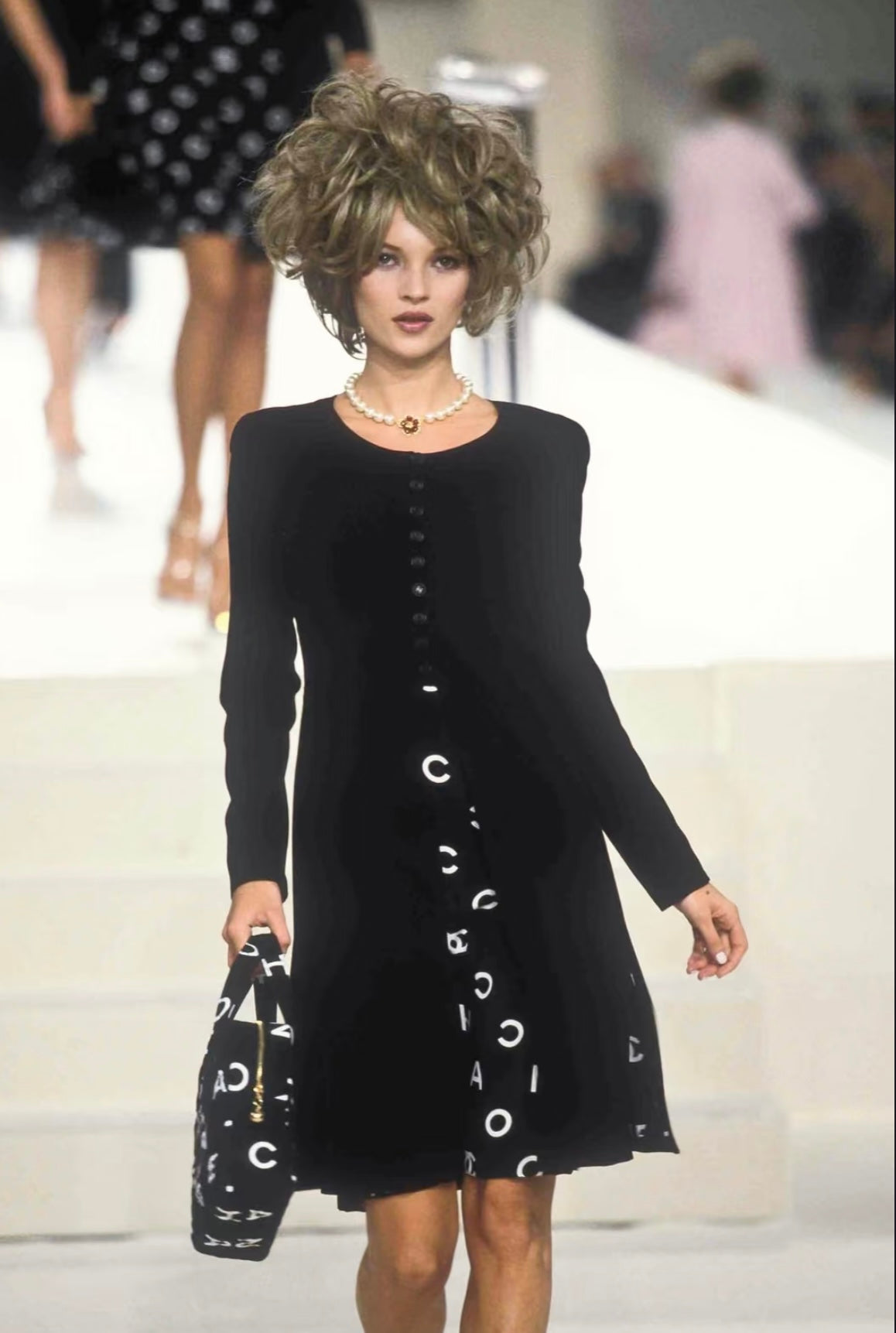 Chanel 90s silk dress with simple black and white color scheme Size:36