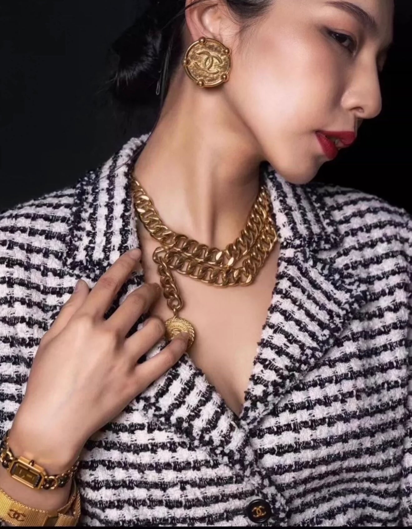 Chanel classic golden CC logo earclips