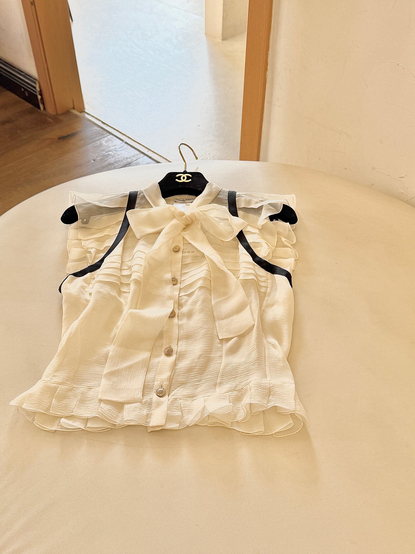 Chanel silk shirt sleeveless top Size:36