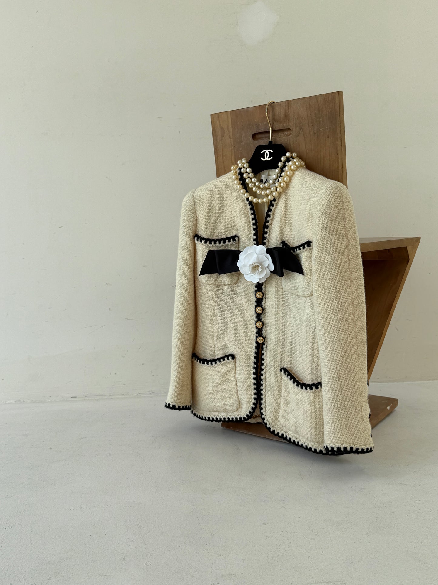 Chanel classic black and white haute couture jacket Size:36