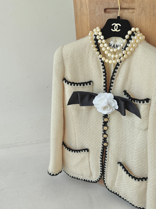 Chanel classic black and white haute couture jacket Size:36