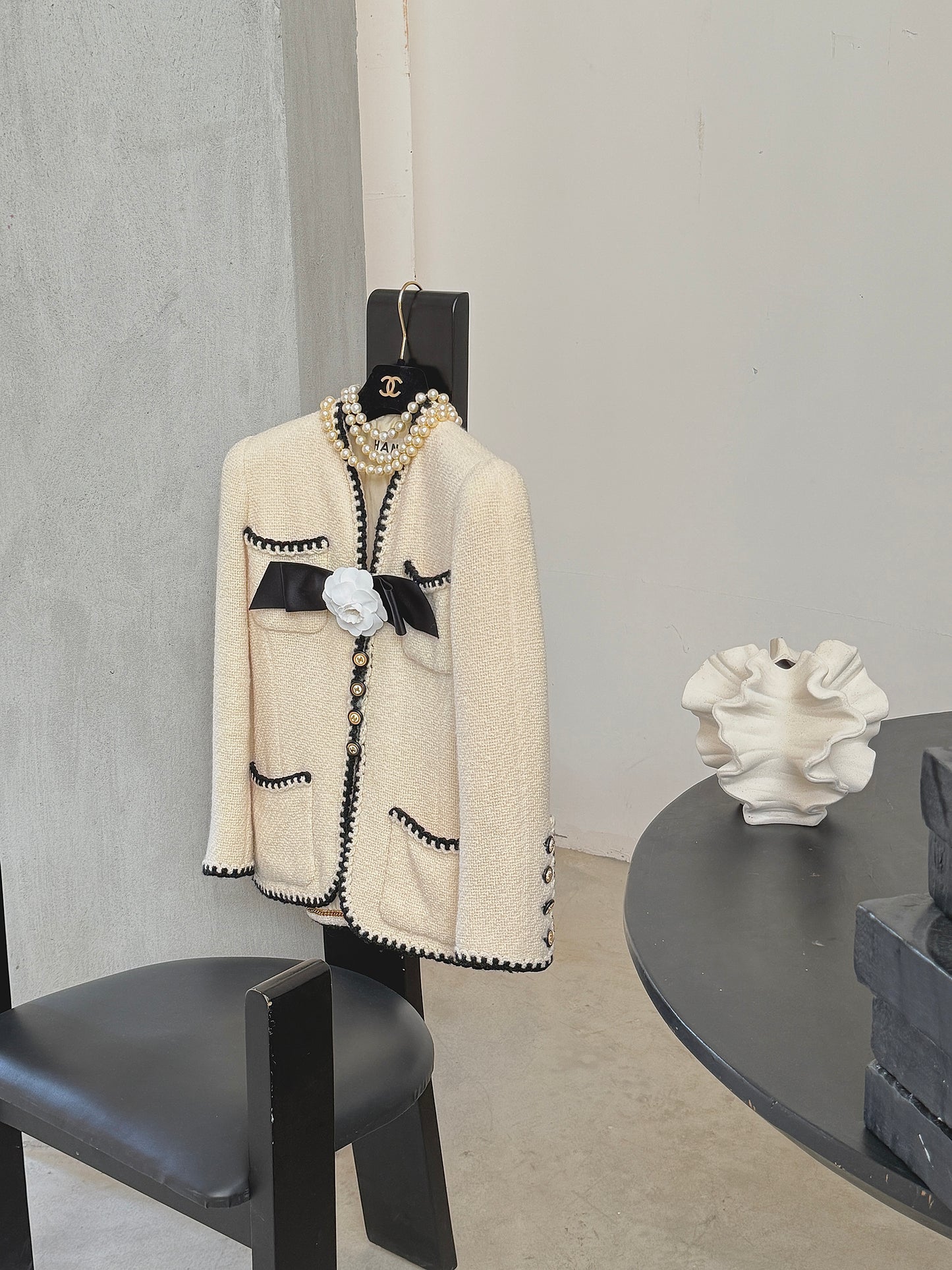 Chanel classic black and white haute couture jacket Size:36