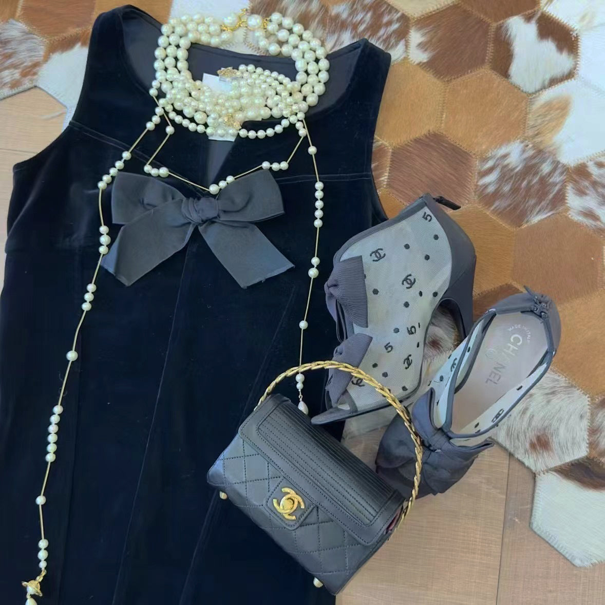 Chanel 90s Velvet Bow Vest Size:36