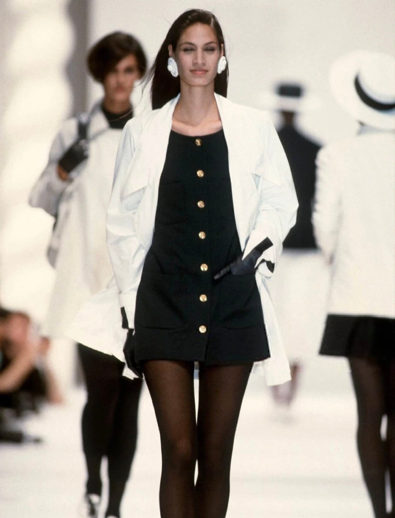 Chanel white windbreaker Size:oversize