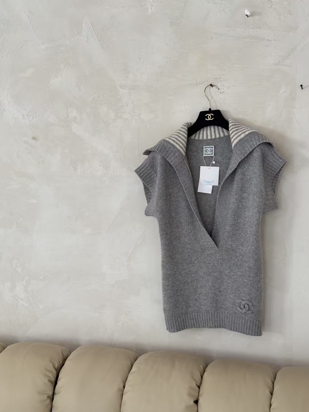 Chanel gray sweater vest Size:38