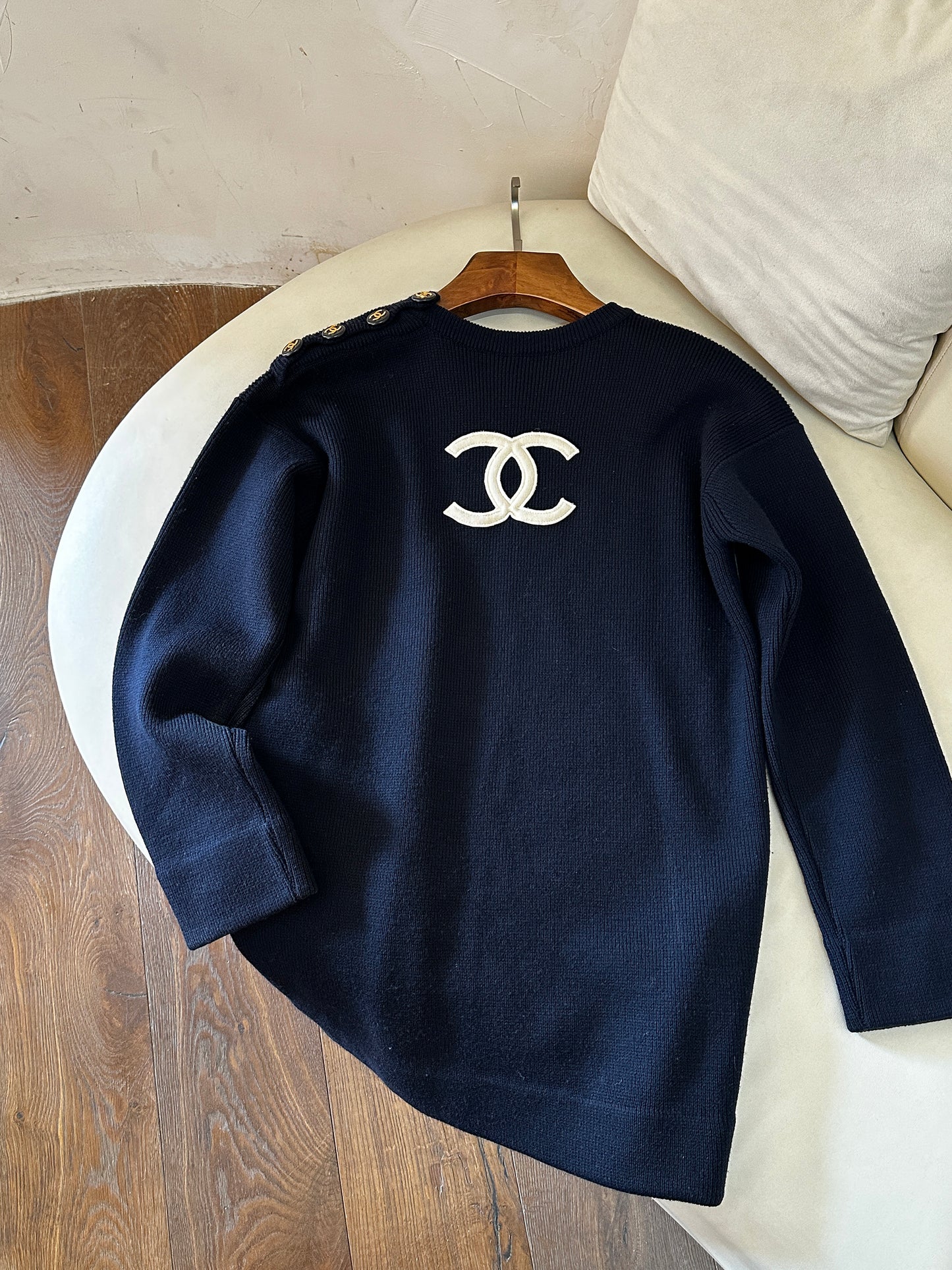 Chanel 90s Big Logo Sweater size: oversize