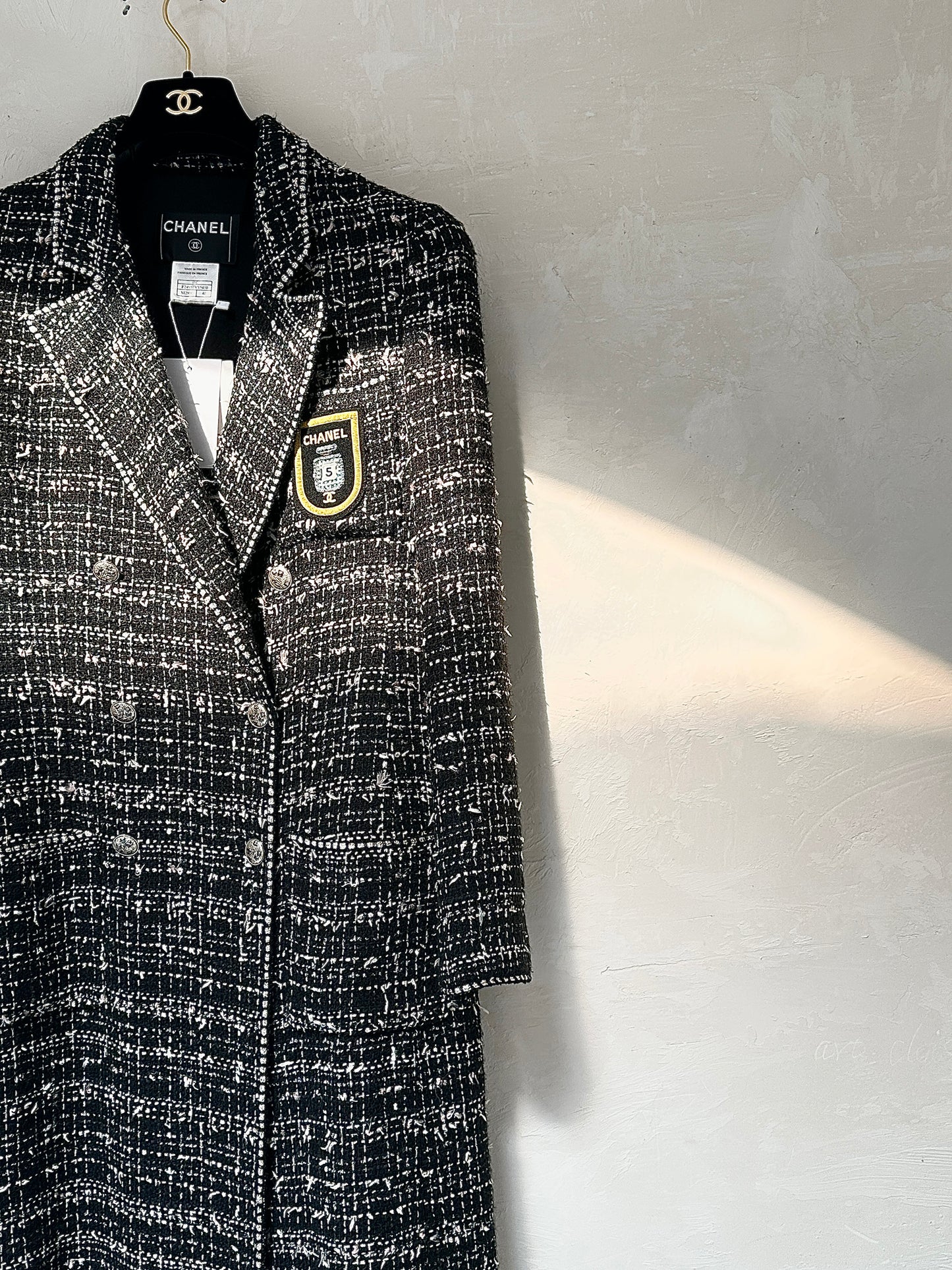 Chanel badge long woolen jacket Size: 40