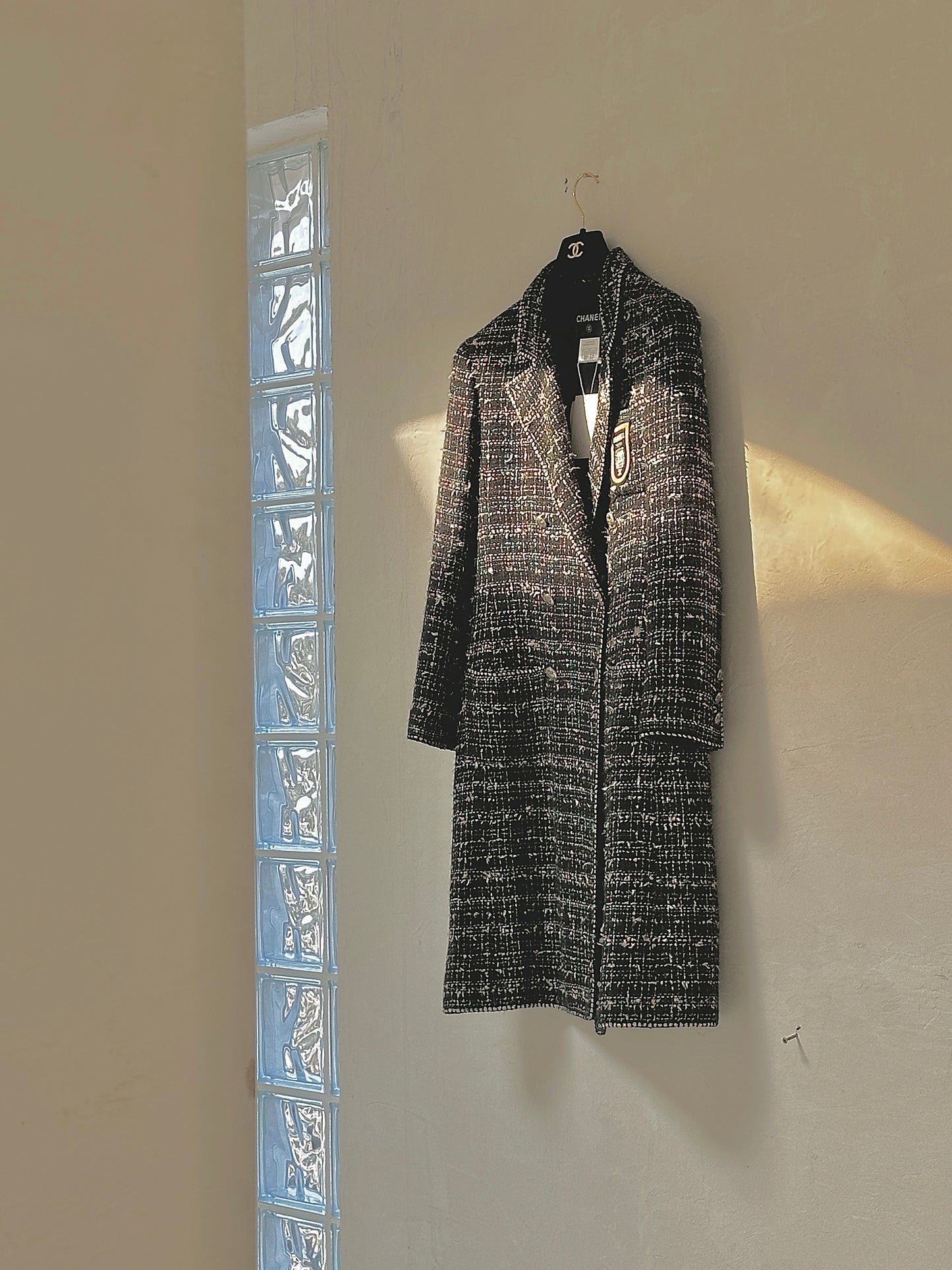 Chanel badge long woolen jacket Size: 40