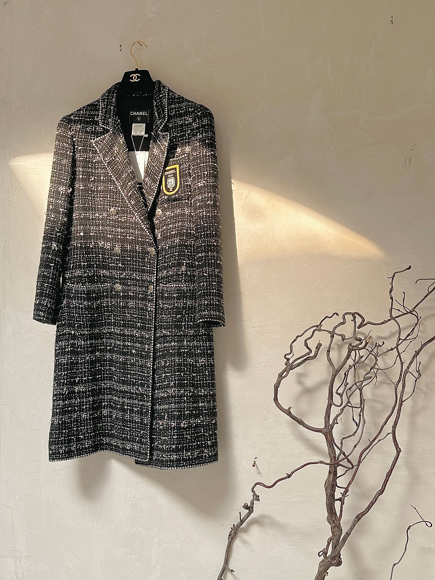 Chanel badge long woolen jacket Size: 40