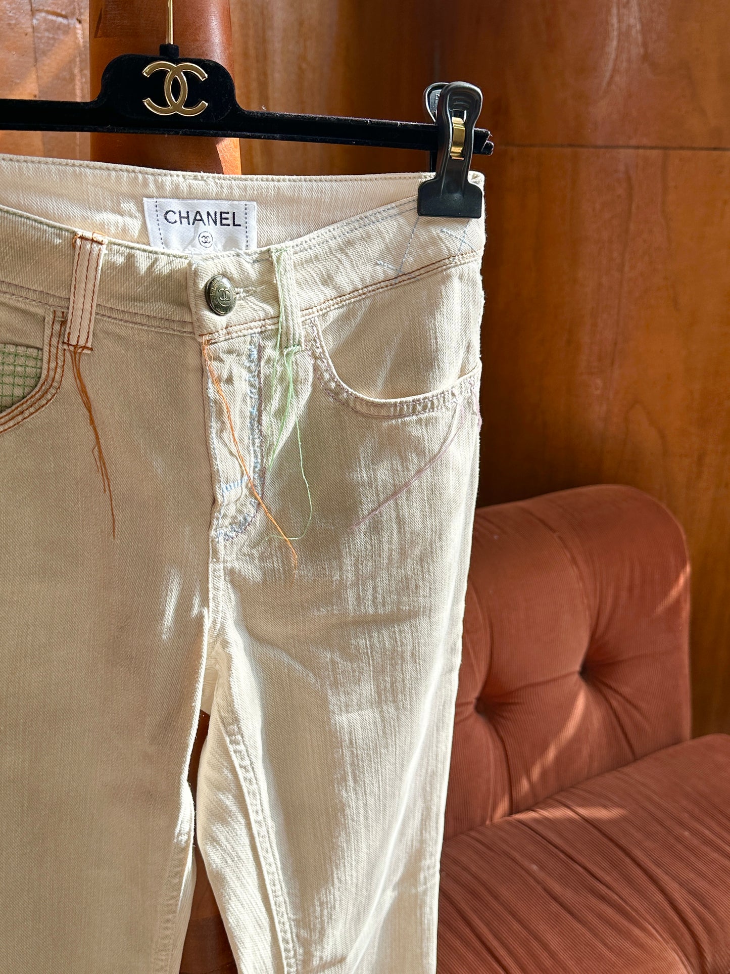 Chanel light colored distressed jeans Size: 34