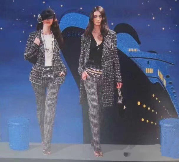 Chanel badge long woolen jacket Size: 40