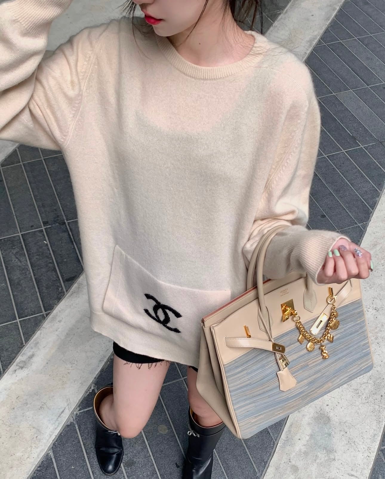 Chanel black logo off white cashmere sweater Size: 36