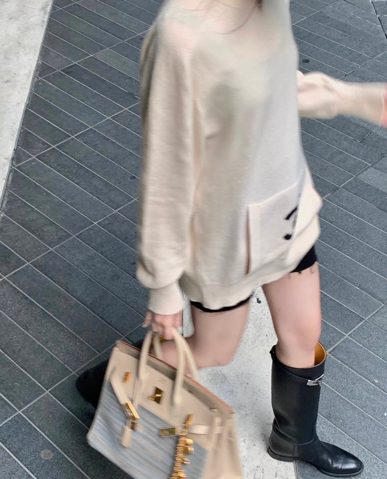 Chanel black logo off white cashmere sweater Size: 36