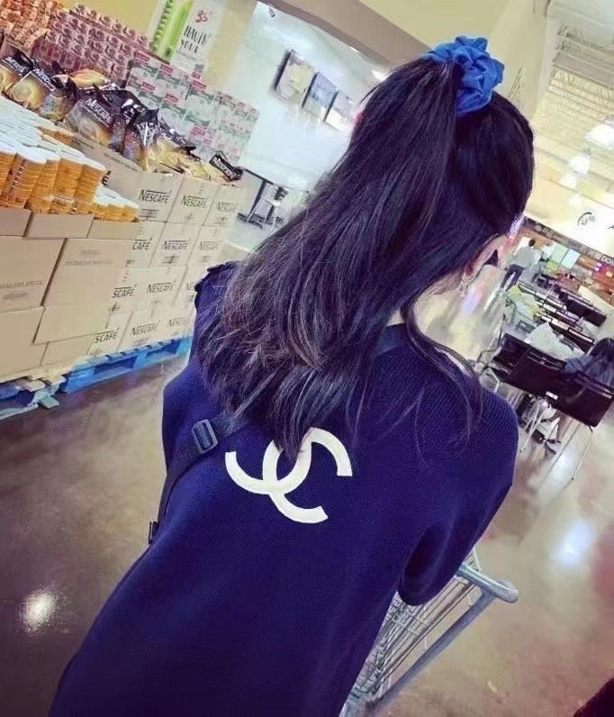 Chanel 90s Big Logo Sweater size: oversize