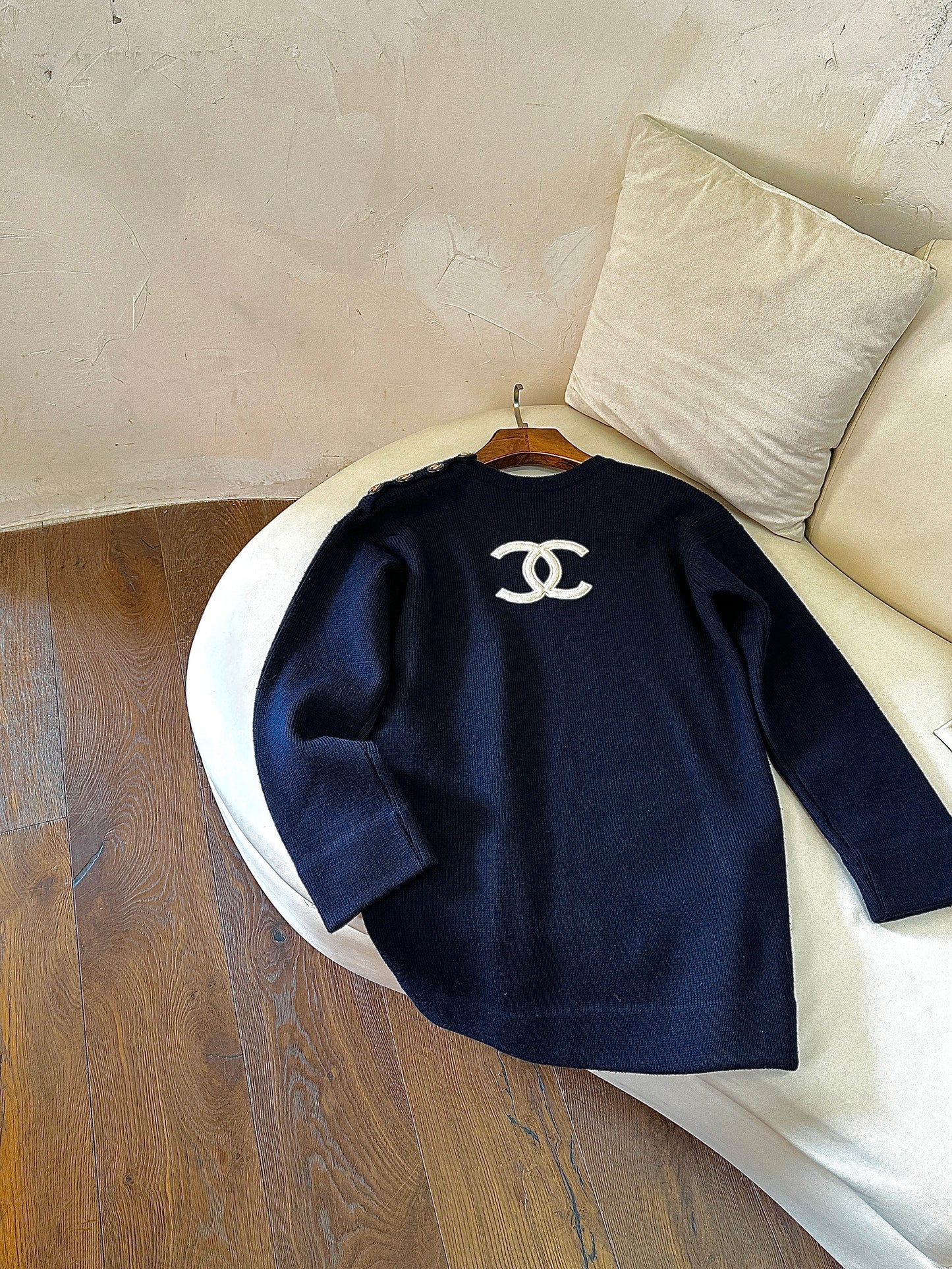Chanel 90s Big Logo Sweater size: oversize