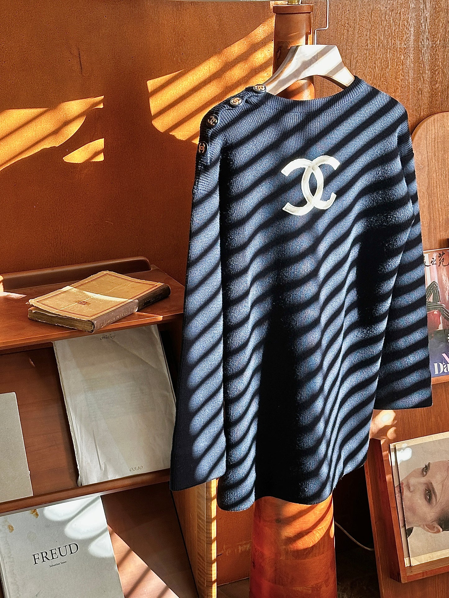 Chanel 90s Big Logo Sweater size: oversize