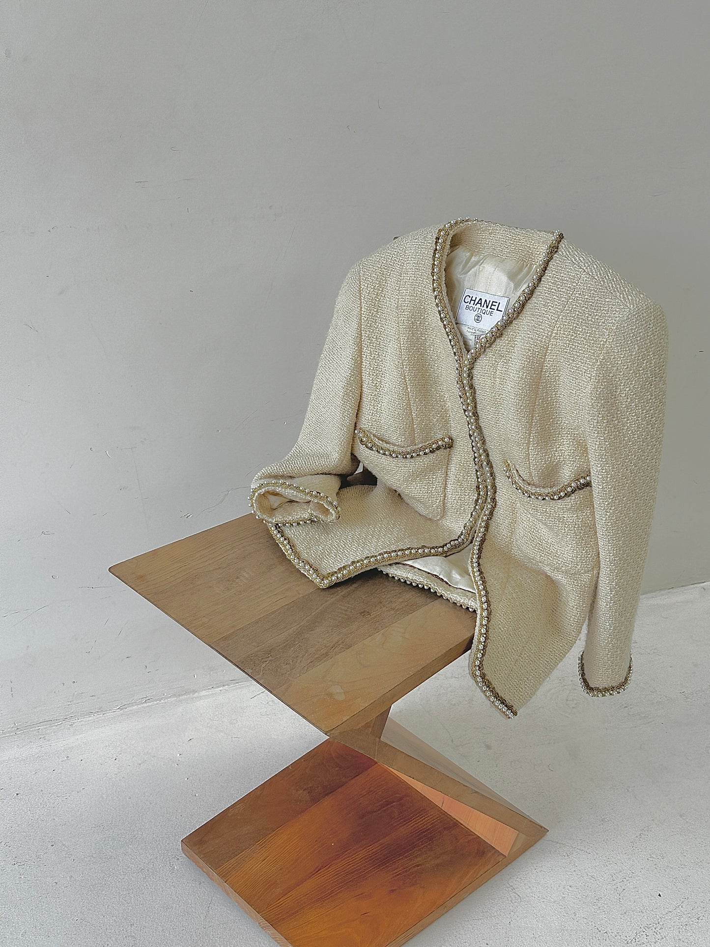 Chanel 1988 fashion show off off off off white pearl jacket size:34