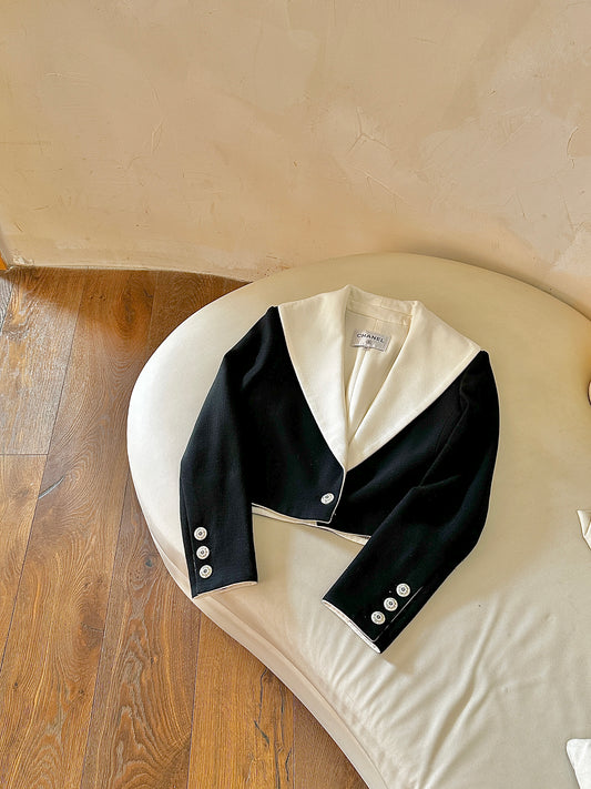 Chanel 2022 black and white suit jacket size:38